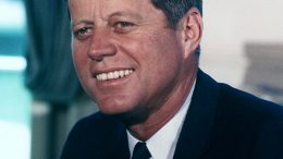 John_F._Kennedy,_White_House_color_photo_portrait