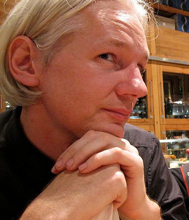 Vecchi rimedi a vecchi problemi. Sul caso Assange