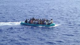 Arrivo_di_migranti_nel_mare_di_Lampedusa_-_Arrival_of_immigrants_in_the_sea_of_Lampedusa,_Italy