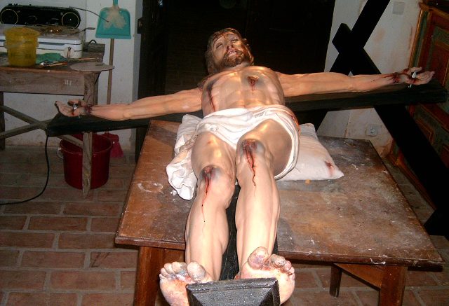 Convento_de_Nossa_Senhora_da_Caridade_-_restauração_do_crucifixo